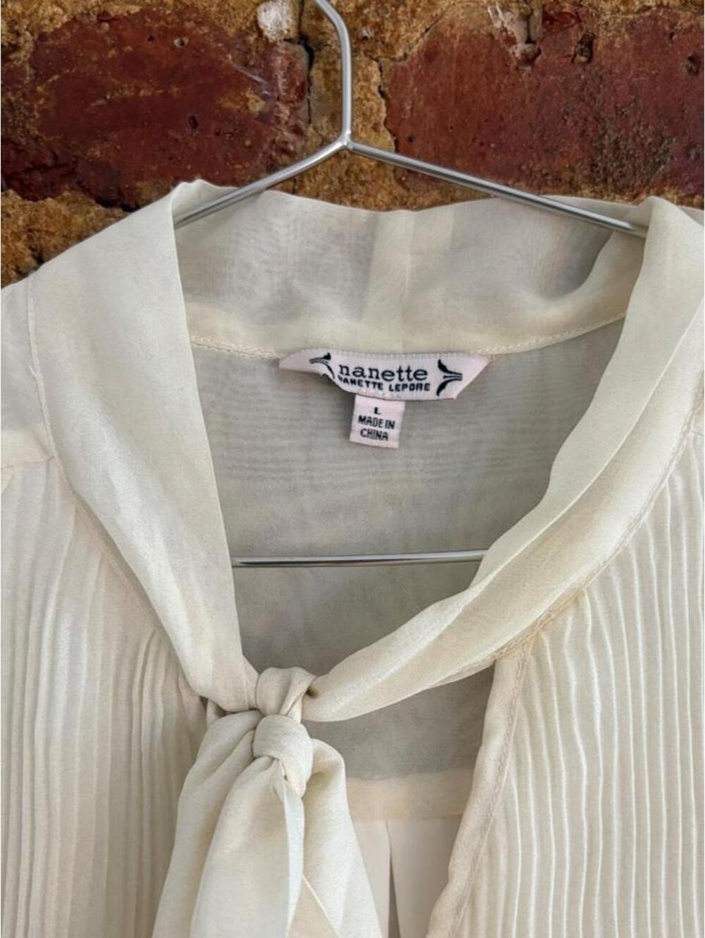 Nanette Lepore cream blouse with tie front detail and pleated texture - Picture 4 of 5